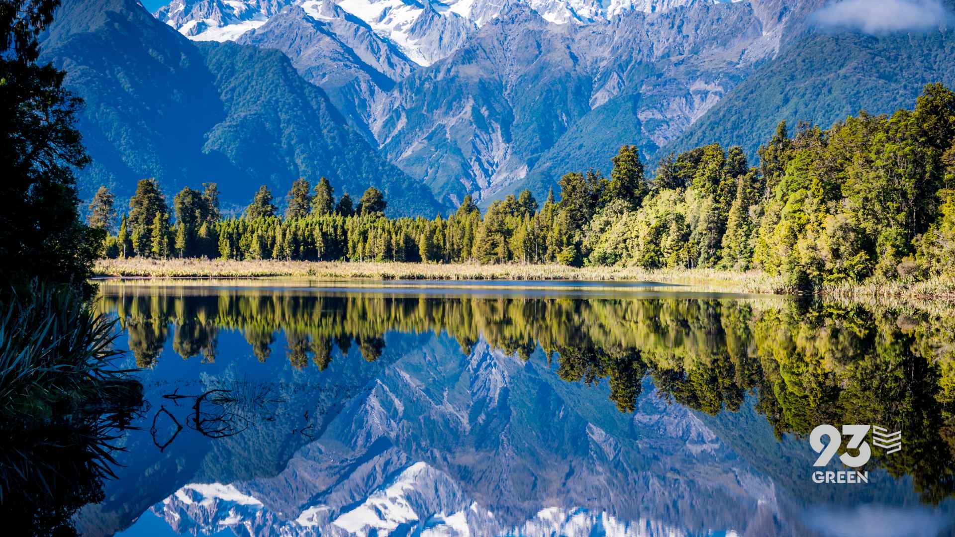 Pristine mountain lake - 100% natural ingredients