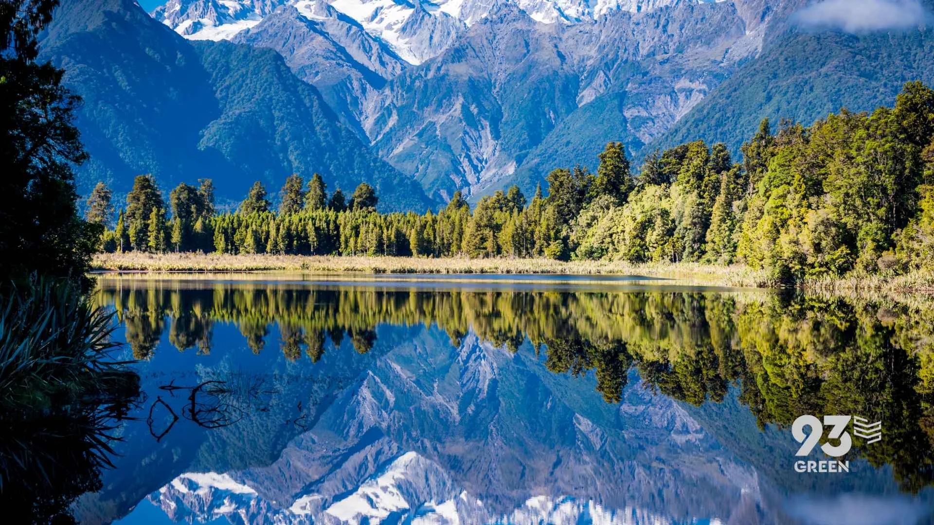 Pristine mountain lake - 100% natural ingredients